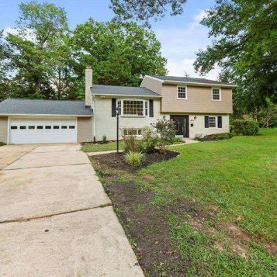 Home front-Huge 2 car garage